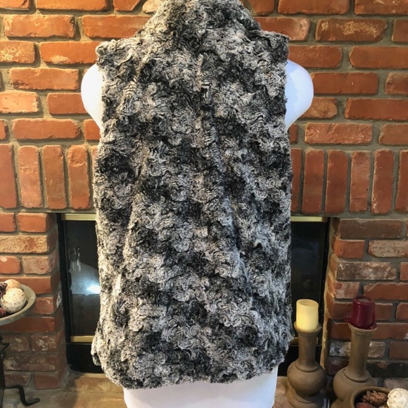 Soft Plush Faux Fur Open Front Jacket Vest - Picture 4 of 5